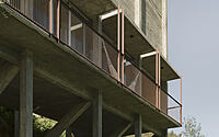 004-casa-taller-brutalist-harmony-nature