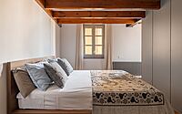 005-cortines-loft-blending-privacy-openness-barcelona