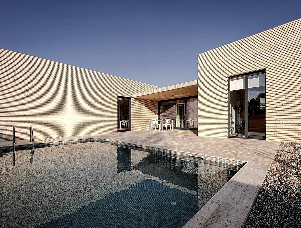 Casa l’Abril: A Harmonious Blend of Privacy and Openness - 1