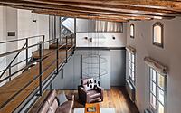 007-cortines-loft-blending-privacy-openness-barcelona