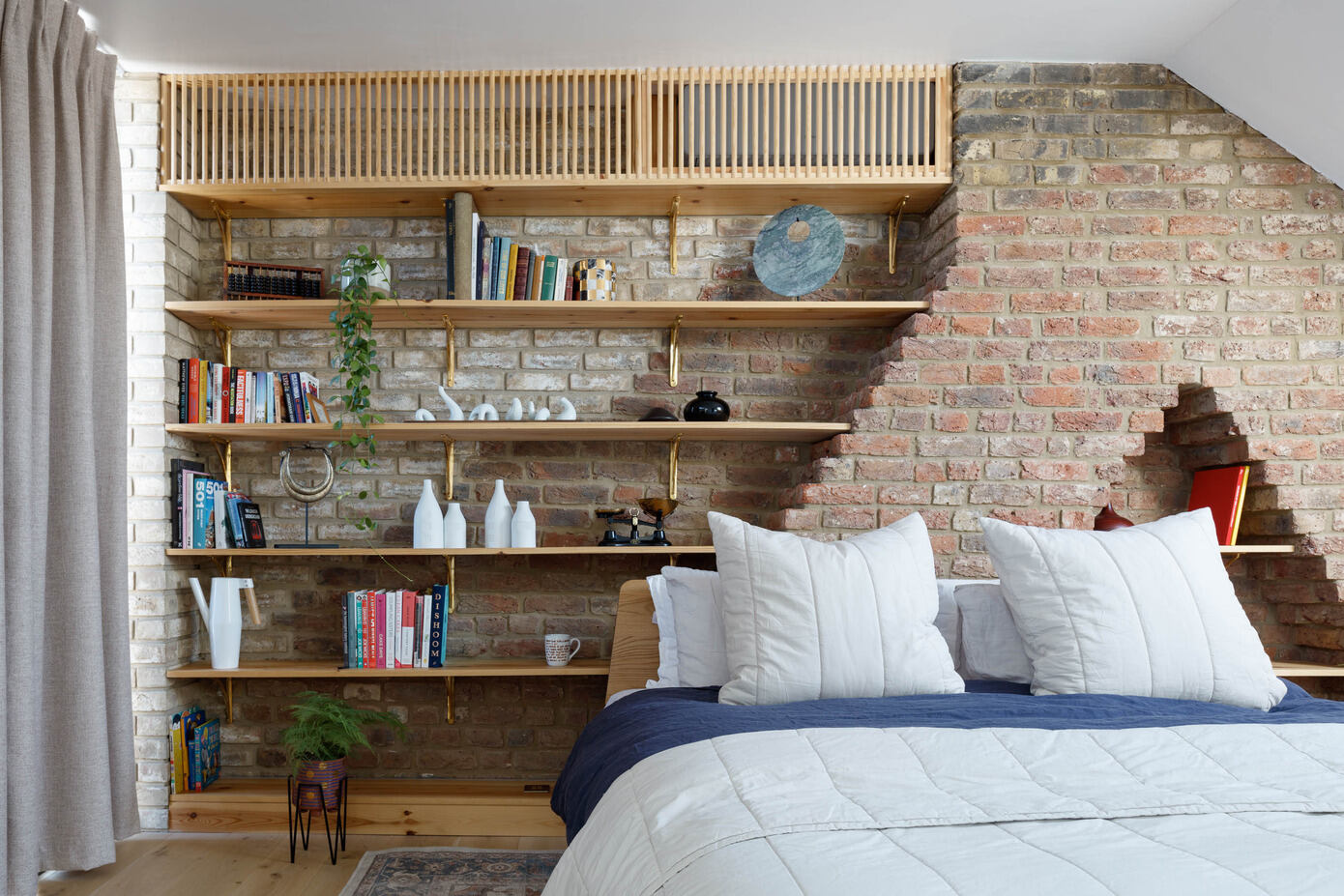 Stepped Loft: A Modern Twist on Victorian London