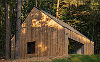 015-hytta-tranquil-modern-cabin-retreat-czech-forests