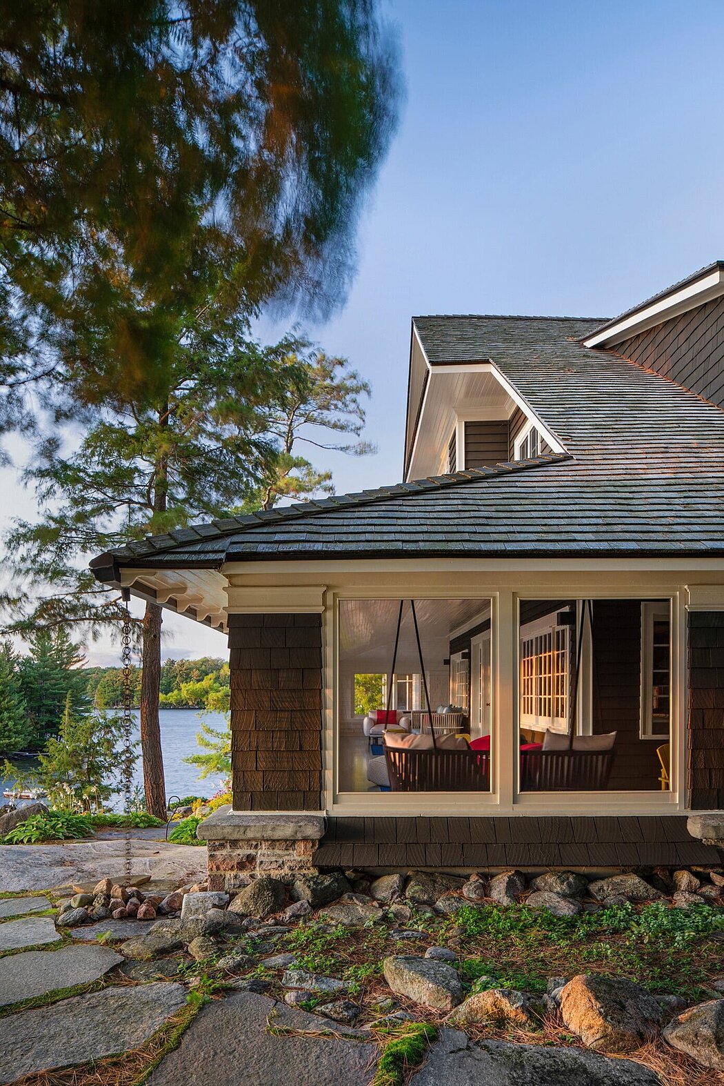 Muskoka Cottage: A Modern Twist on Lakeside Living - 1
