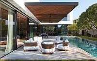 c-house-sleek-design-meets-coastal-living-12