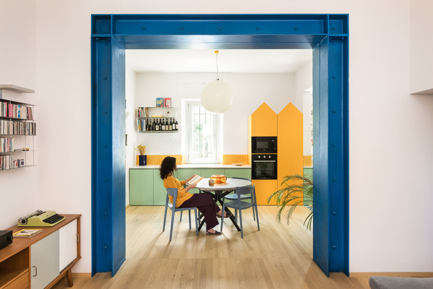 Casa Buondelmonti: A Modern Colorful Retreat in Rome