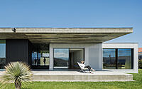 001-casa-ponte-modern-elegance-amarantes-landscape
