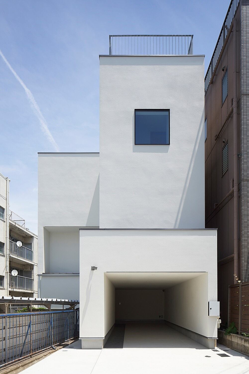 House in Nakano-sakaue: Innovative Living in Tokyo