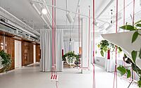 001-riva-diva-viennas-modern-twist-traditional-offices