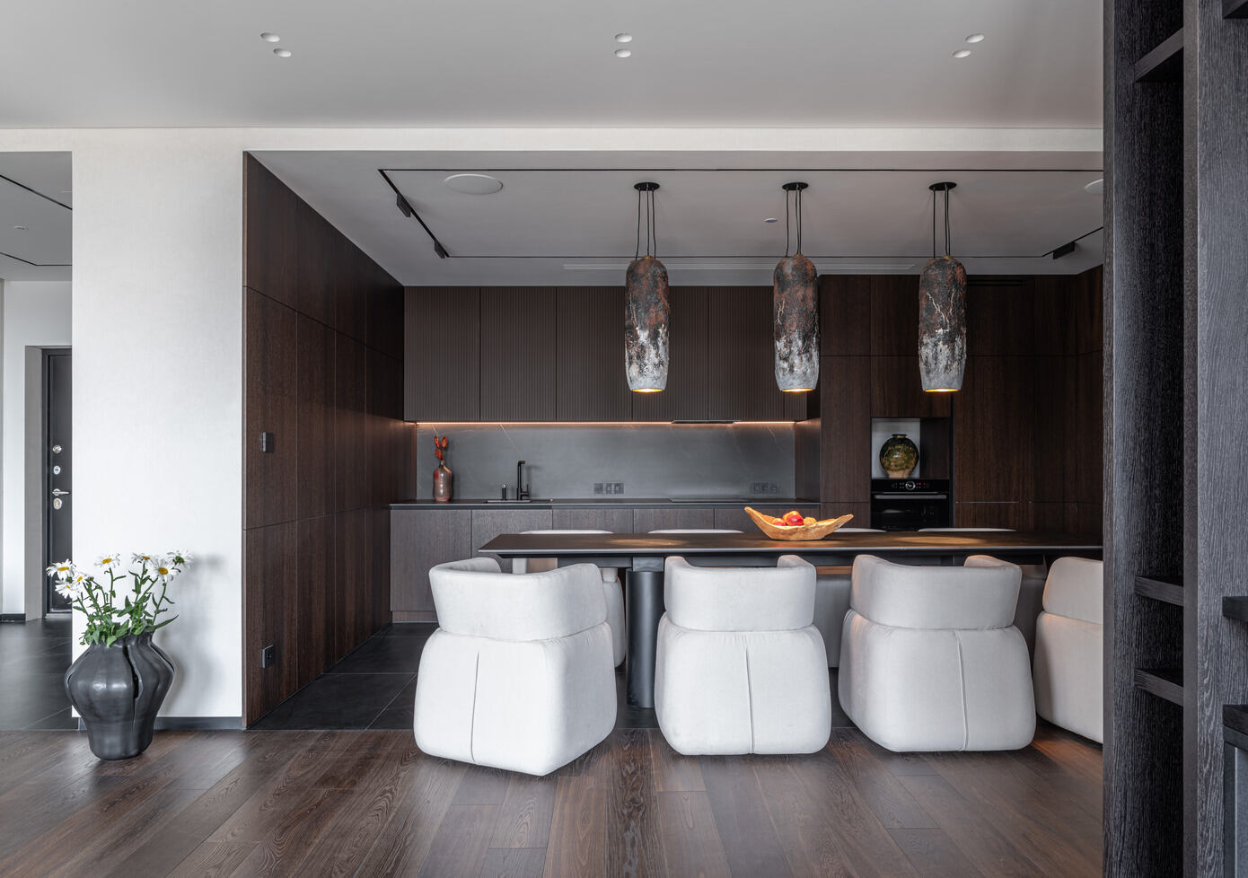 Svitlo Apartment: Elegance in Urban Design
