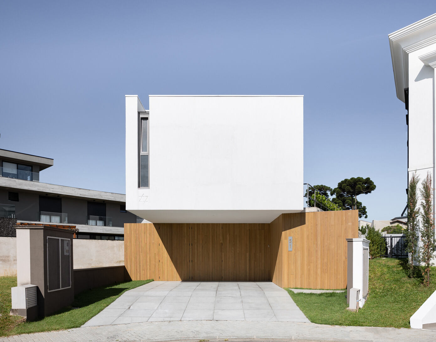 Vertice House: Modern Living in Curitiba