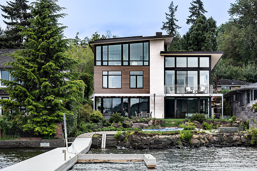 Lakeshore Residence: Architectural Lakeside Bliss