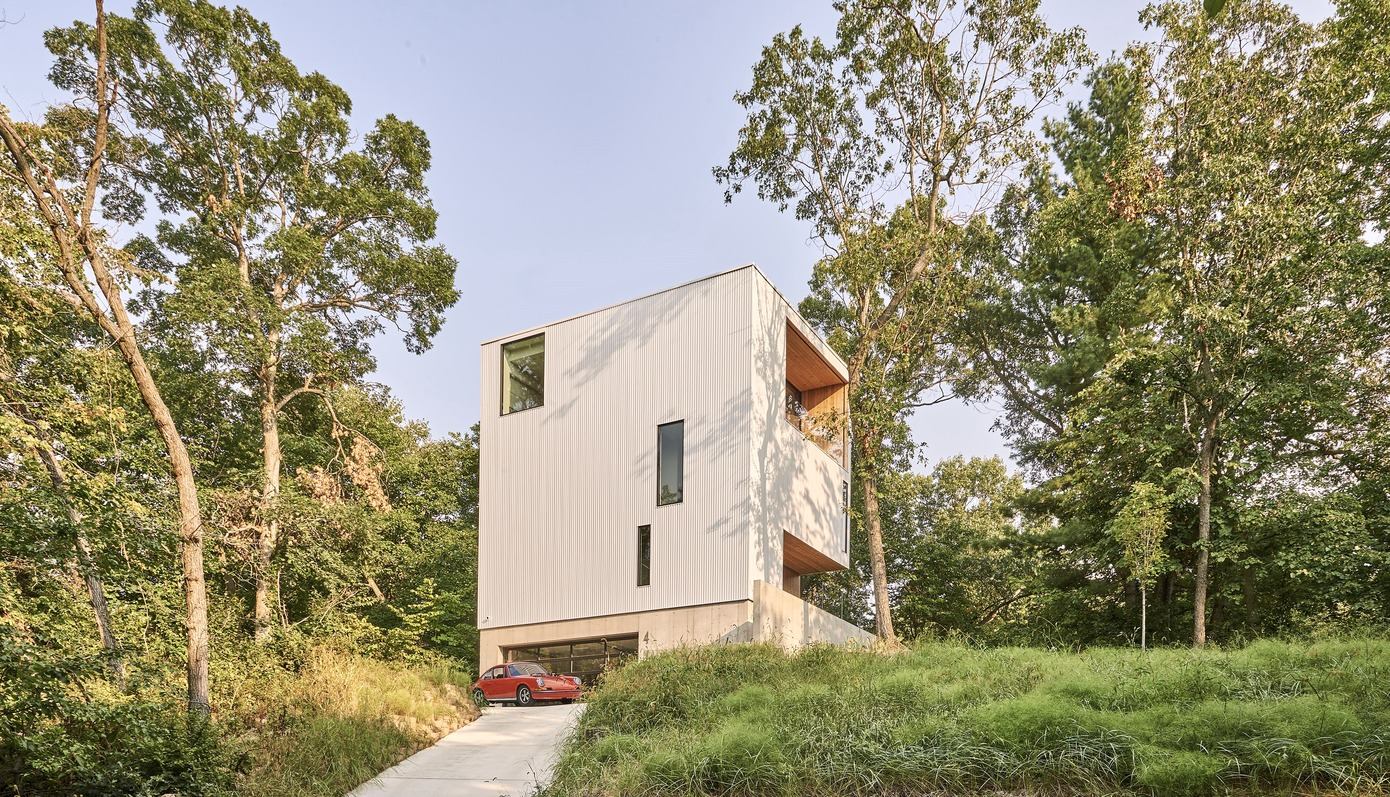 Tree House: A Minimalist Retreat in Indiana’s Dunes