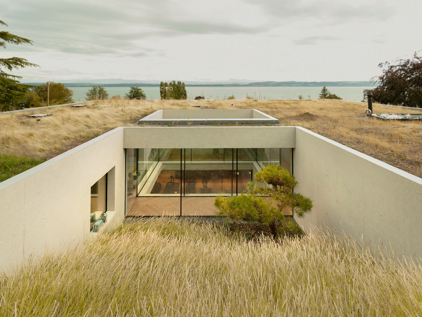 Villa BEC: Modern Elegance Overlooking Lake Neuchâtel