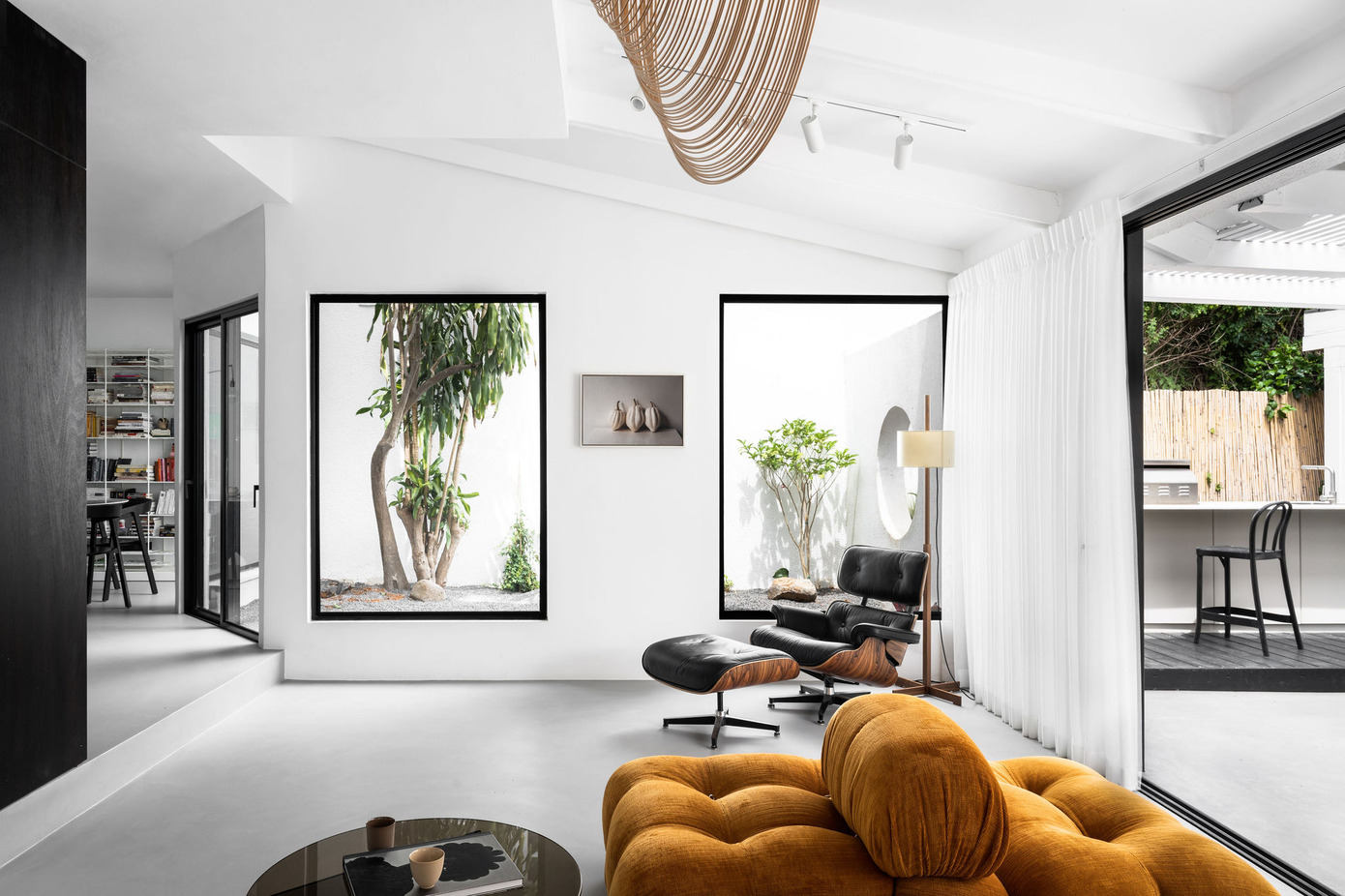 Choc House: Minimalist Elegance in Israel