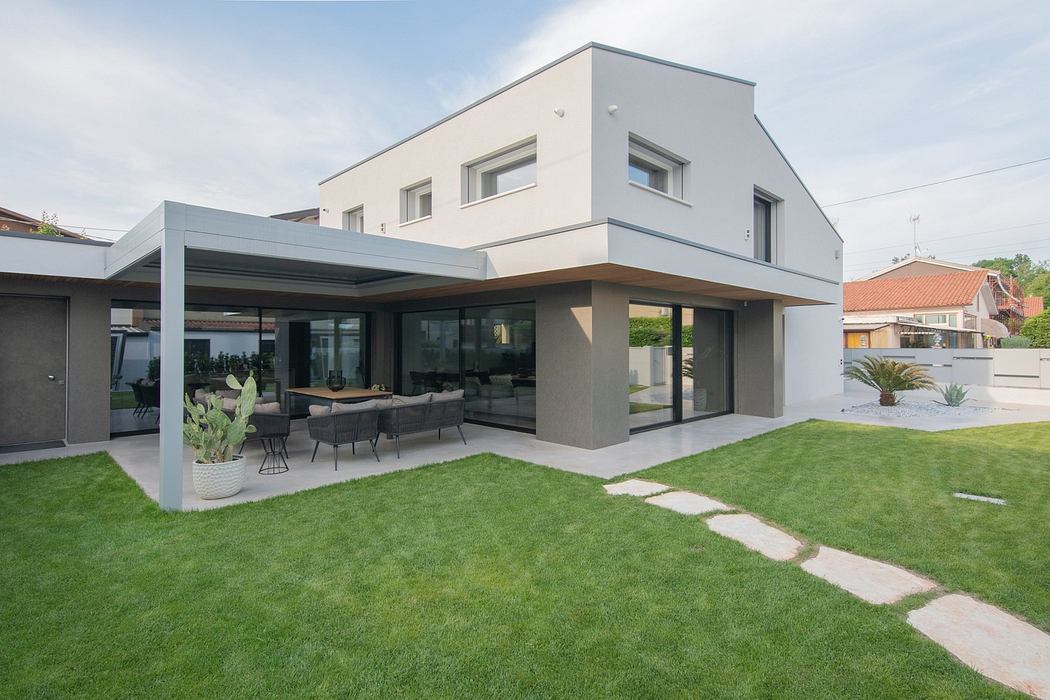Villa DZ: A Modern Italian Retreat by MOG Architetti