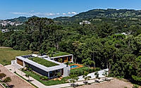 007-residencia-araucaria-midcentury-charm-brazils-guapore