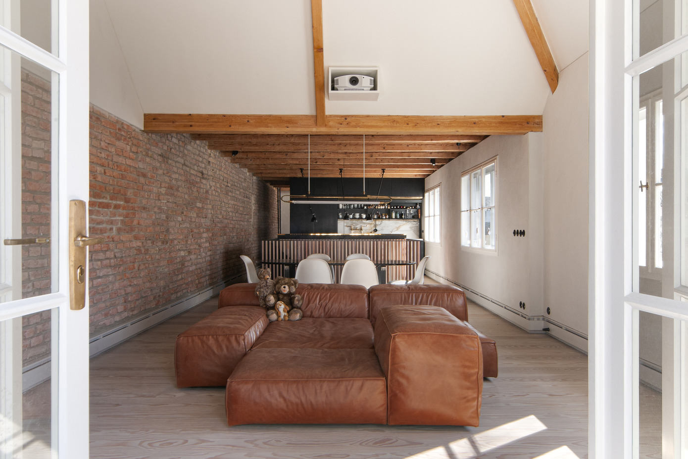 Casa Stalla: A Historic Munich Stable Reimagined