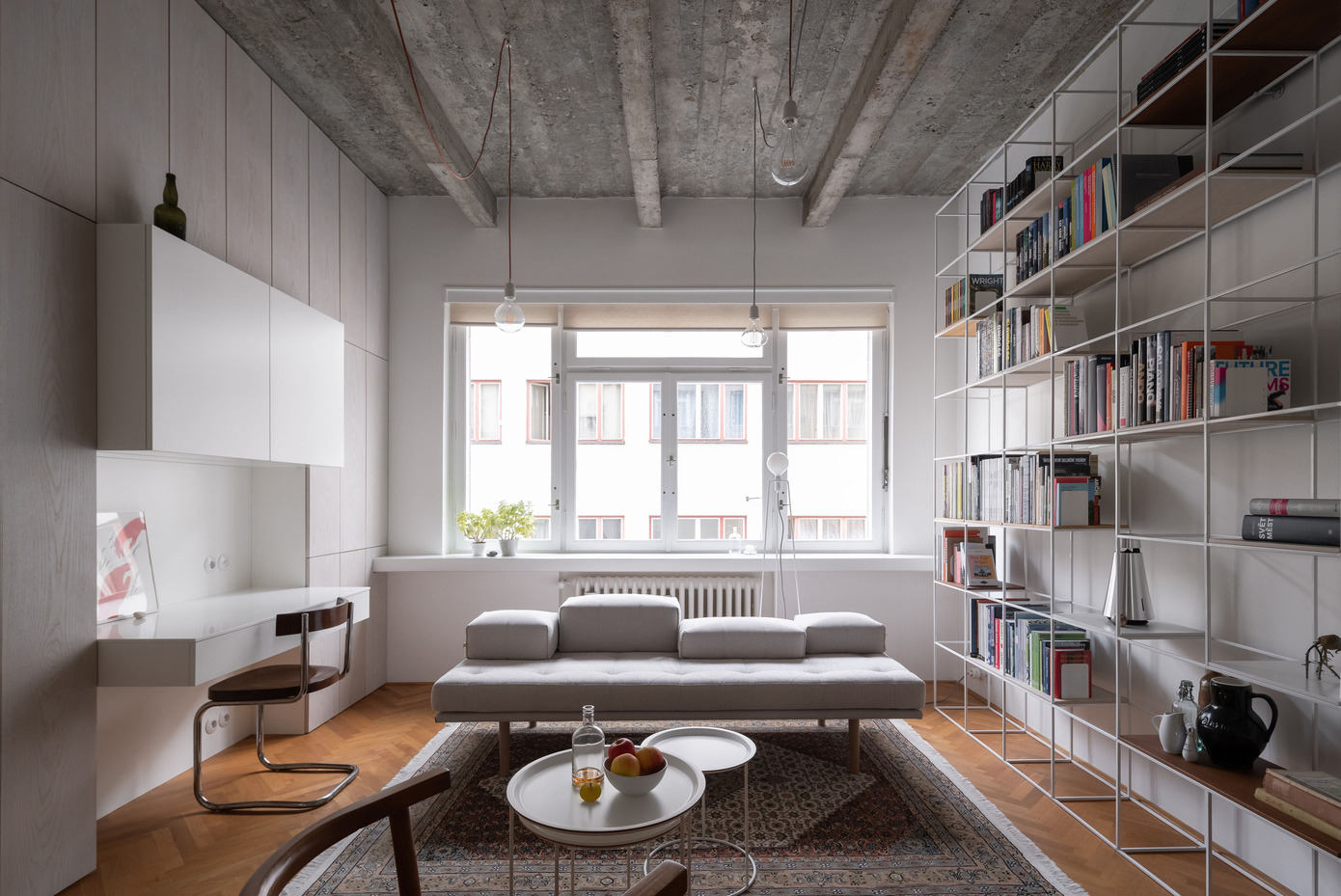 Functionalist Apartment: Merging 1930s Charm with Modern Design