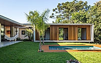 012-residencia-araucaria-midcentury-charm-brazils-guapore