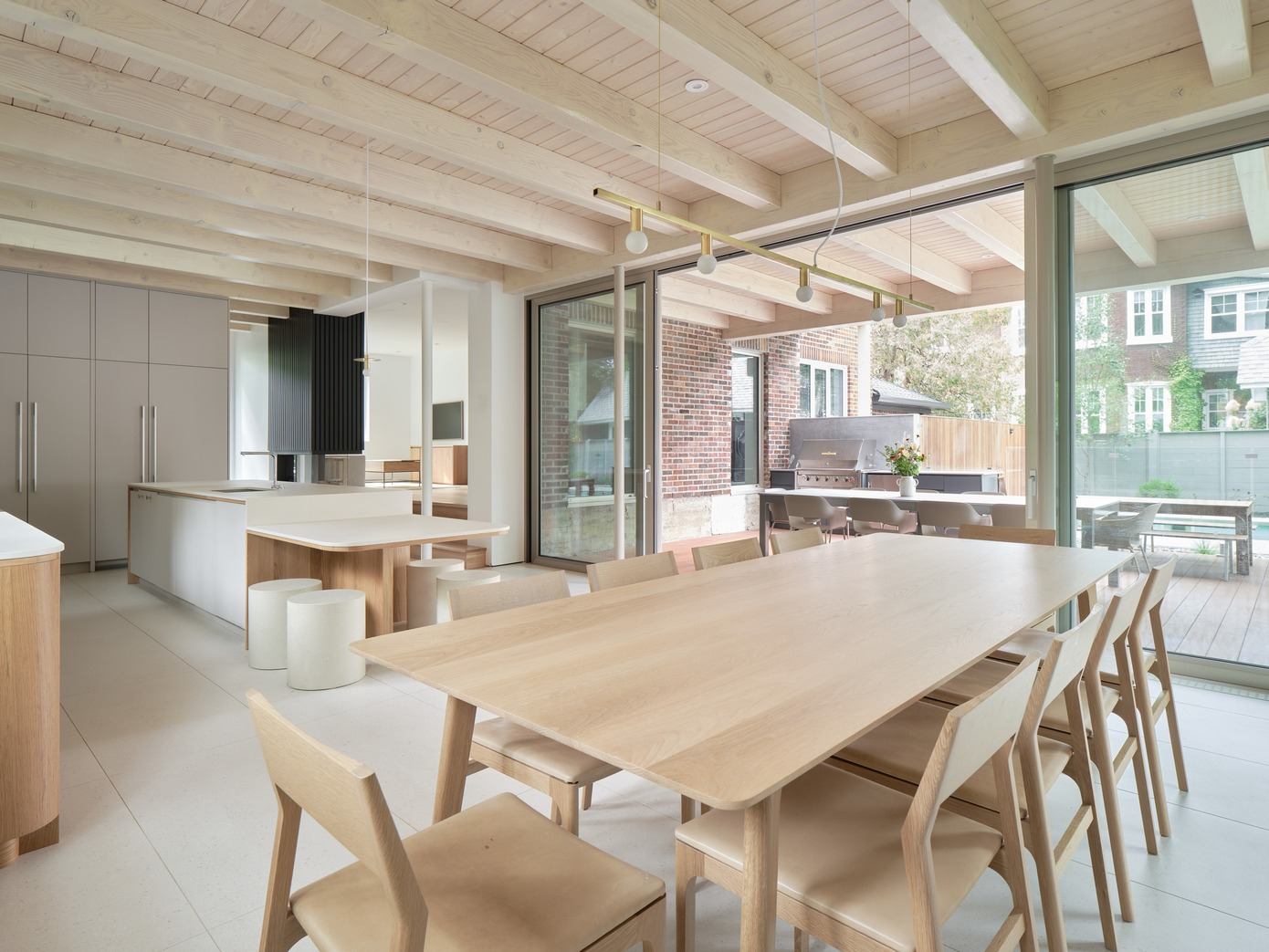 Pine Residence: Modern Expansion in Saint-Lambert