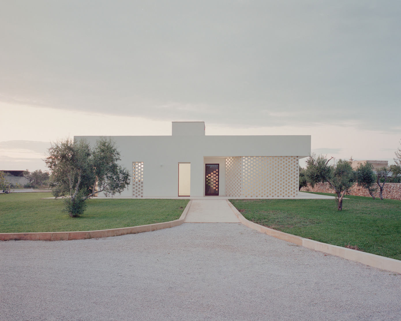 Casa Ulìa: Margine’s Modern Retreat in Italy’s Olive Groves