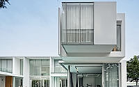 029-white-house-sleek-bangkok-retreat