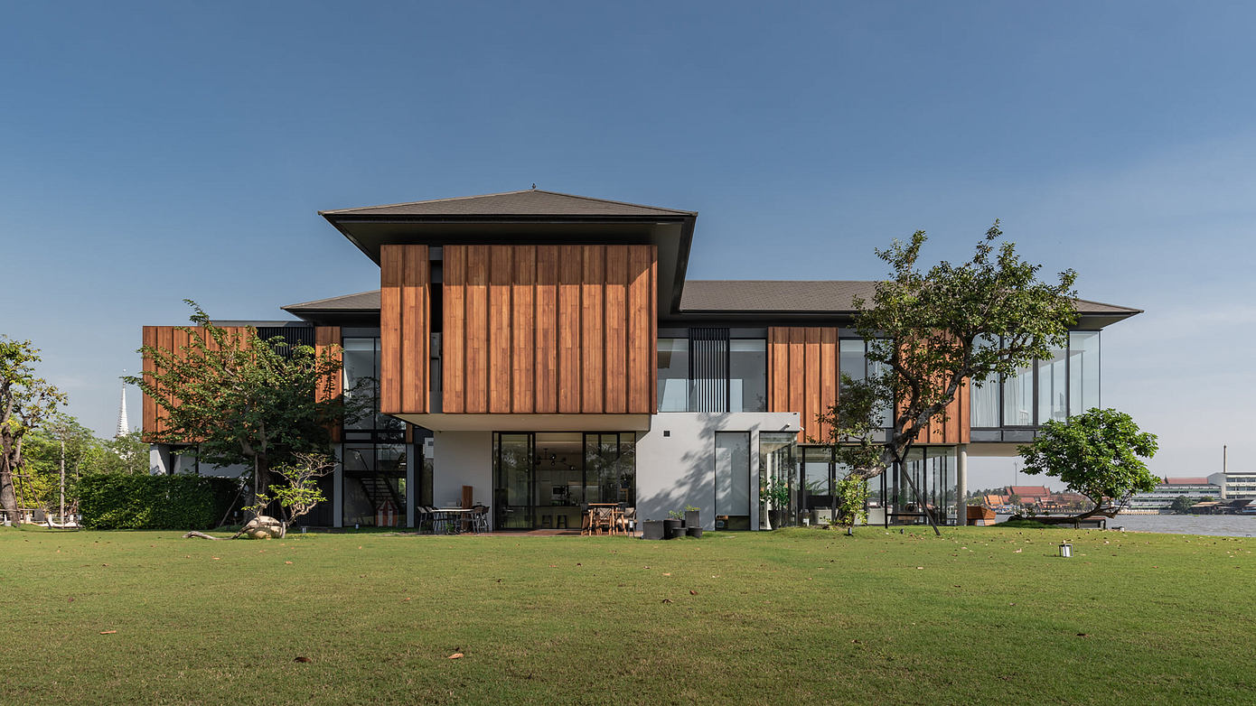 Arayaasanee House: A Family Home That Embraces River Views in Amphawa