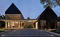001-halo-house-redefining-contemporary-barn-living