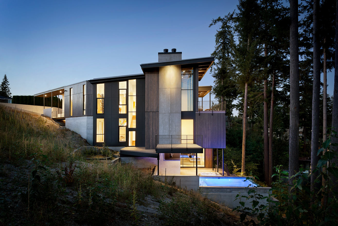 Lake Tapps Residence: Architectural Elegance Meets Mount Rainier Views