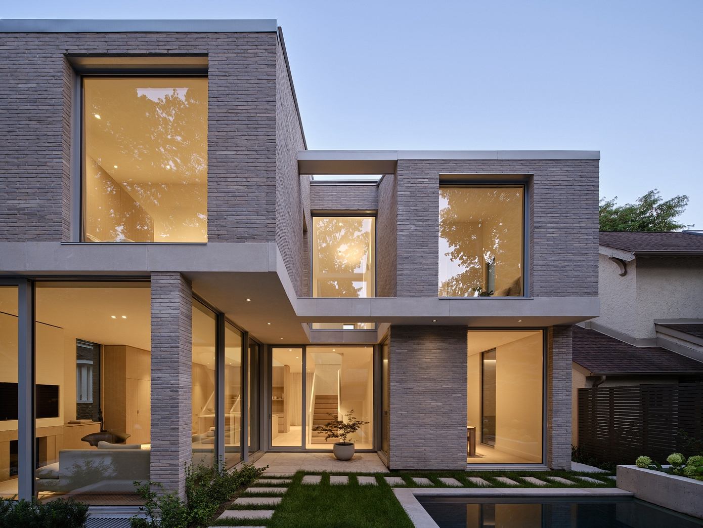 Lawrence Park: Modern Minimalist House Design in Toronto