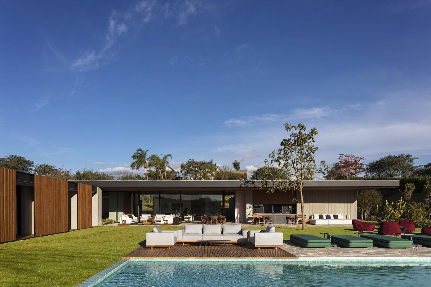 Metálica House: A Glimpse into Futuristic Eco-Friendly Homes