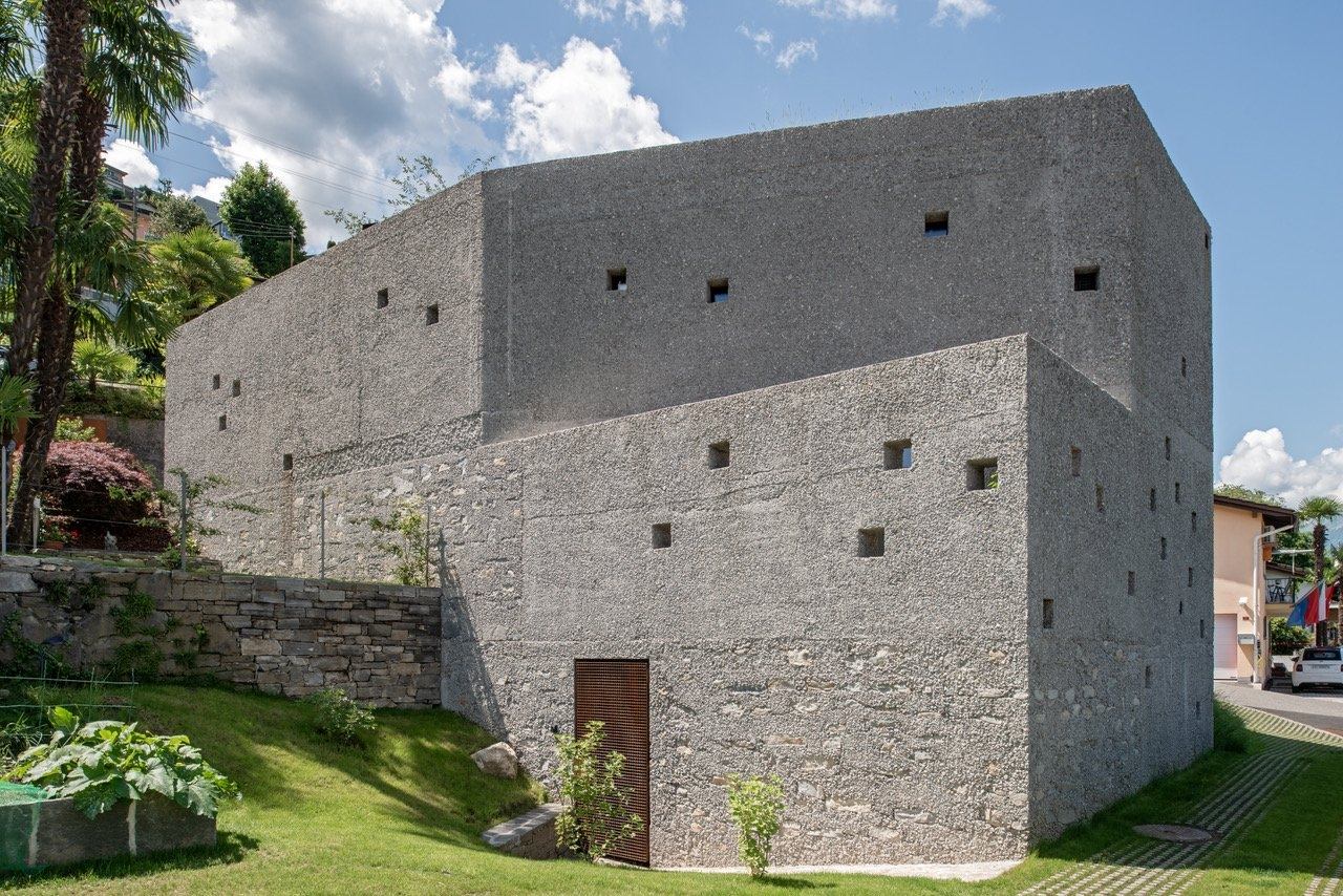 New House in San Nazzaro: A Modern Concrete Marvel