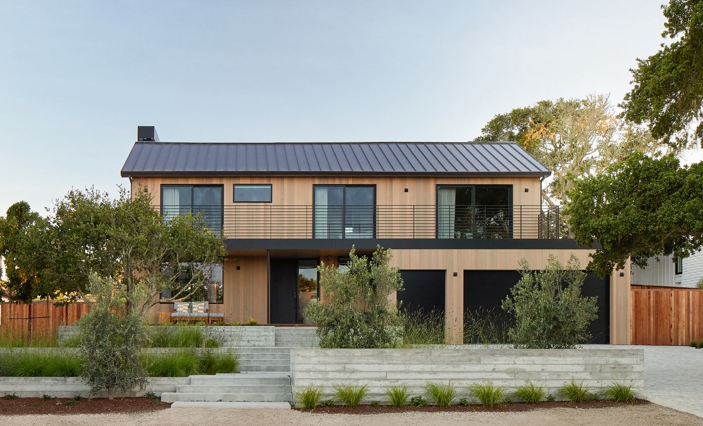 Pebble Beach: Transforming a 70s Home into a Coastal Haven