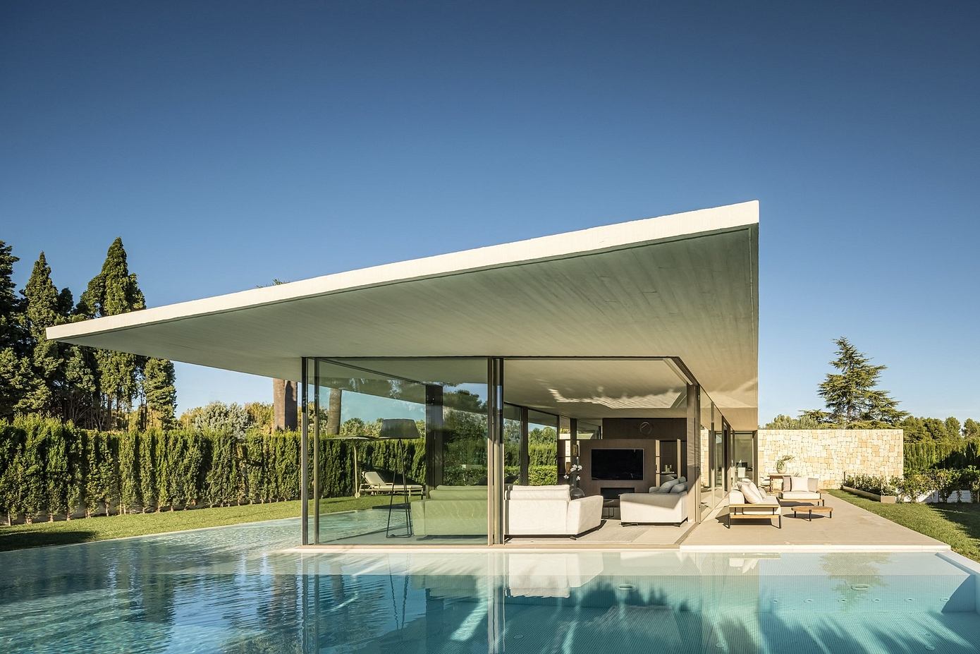 The Mass and the Ether: A Modern Home Among Valencia’s Orange Trees