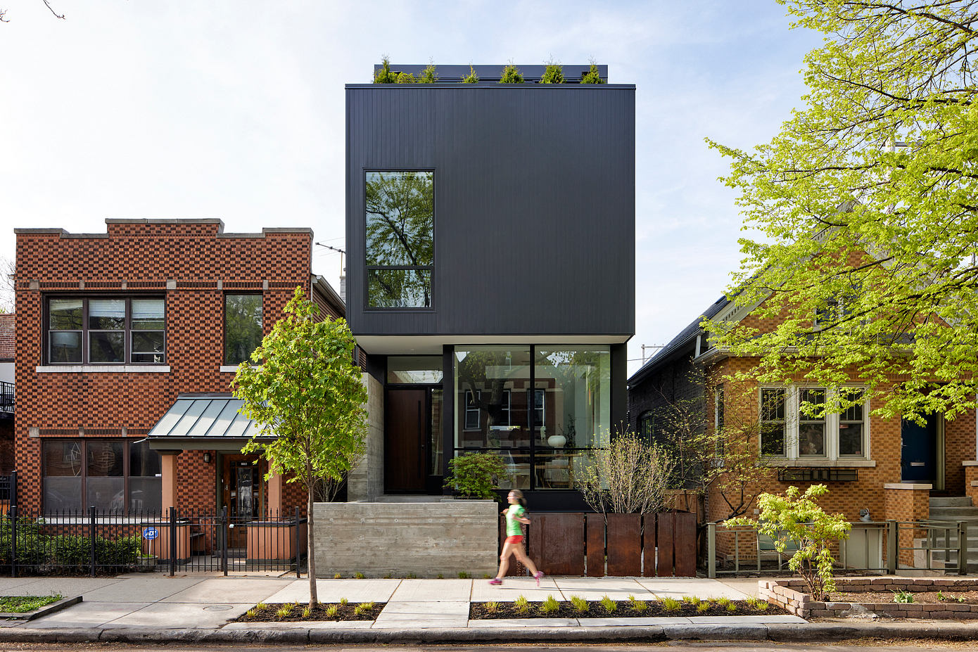 House 1909: Integrating Metal Clad Boxes for Chic Living