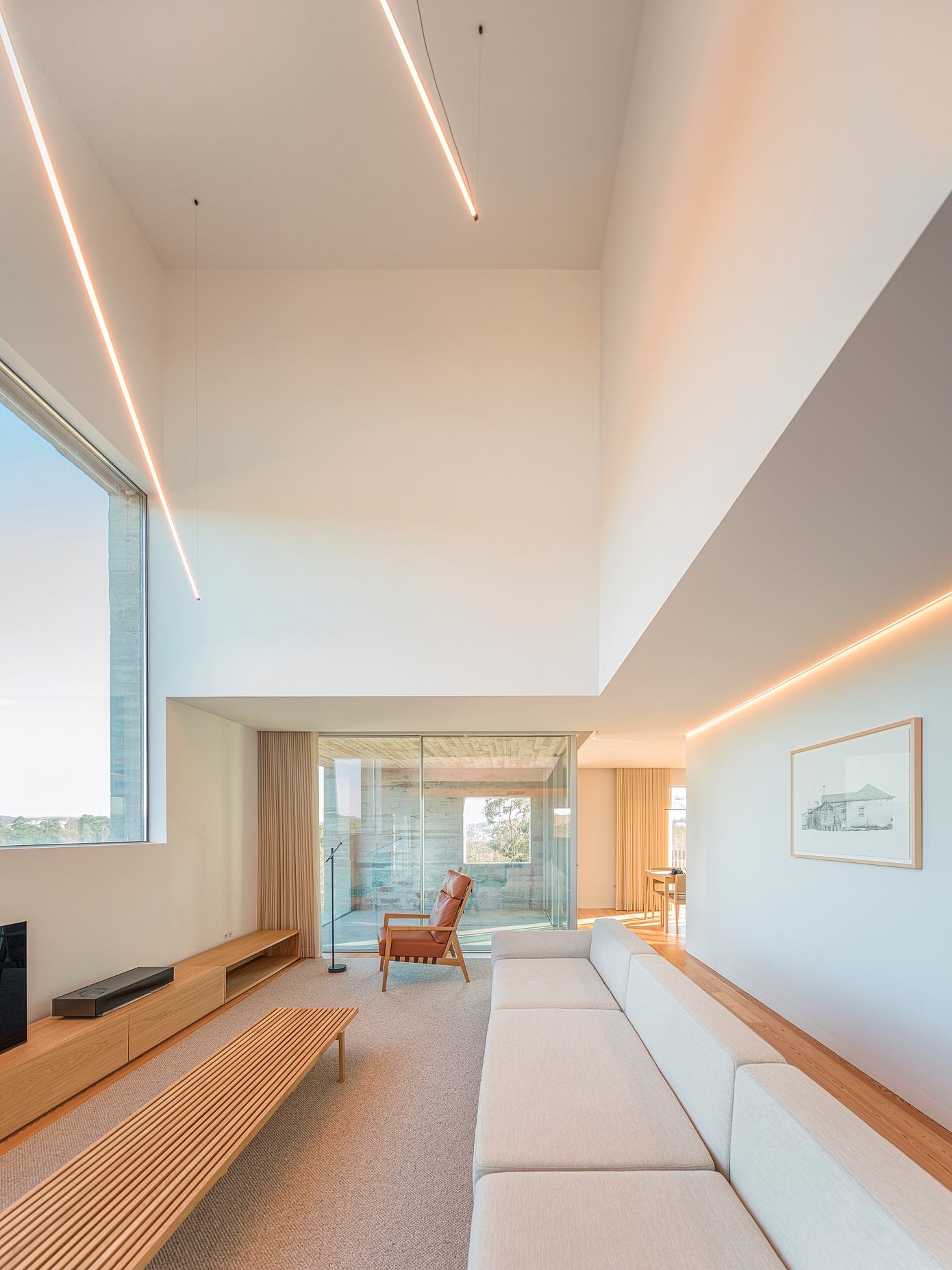 SV House: Contemporary Concrete Design for Rural Living