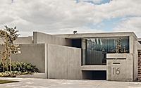 002-the-courtyard-residence-a-modern-concrete-marvel-in-cremorne.jpg