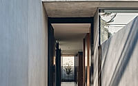 008-the-courtyard-residence-a-modern-concrete-marvel-in-cremorne.jpg