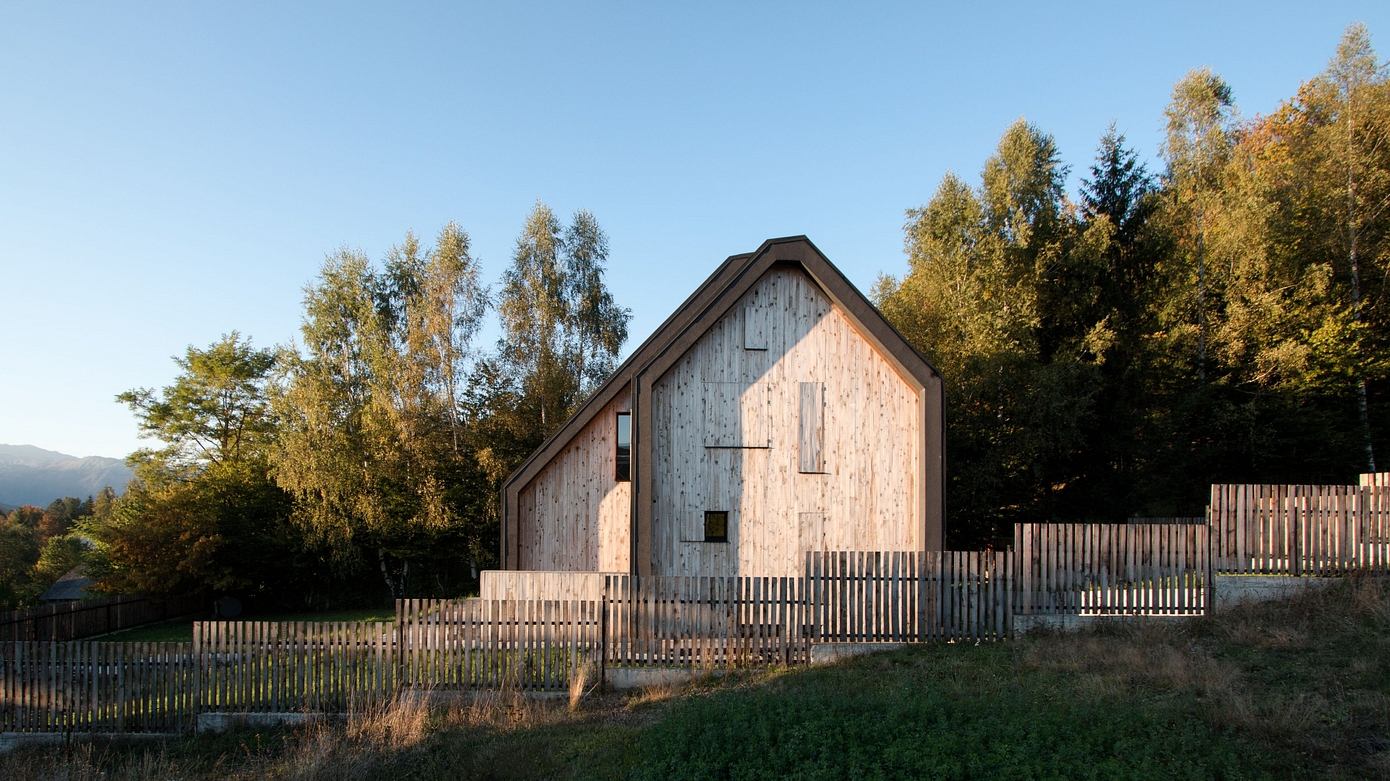 Chalet Jelovac: Blending Architecture with Nature’s Seasons