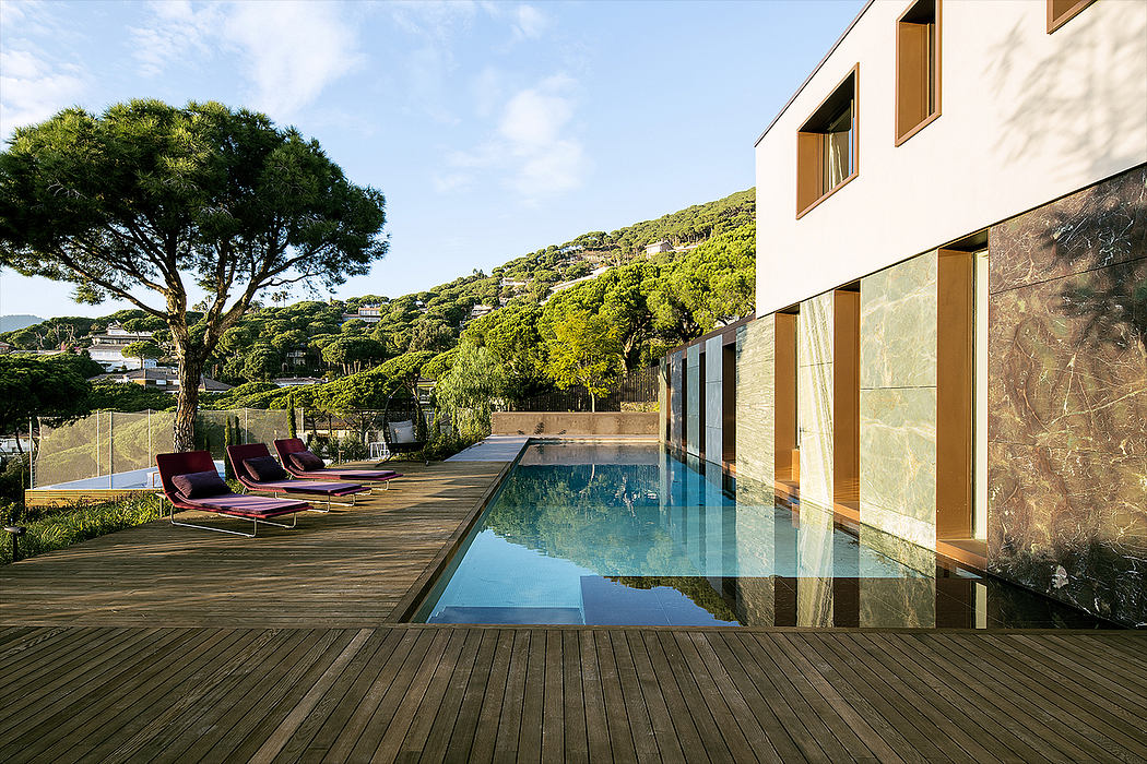 House DMT: A Luxurious, Light-Filled Home Near Barcelona