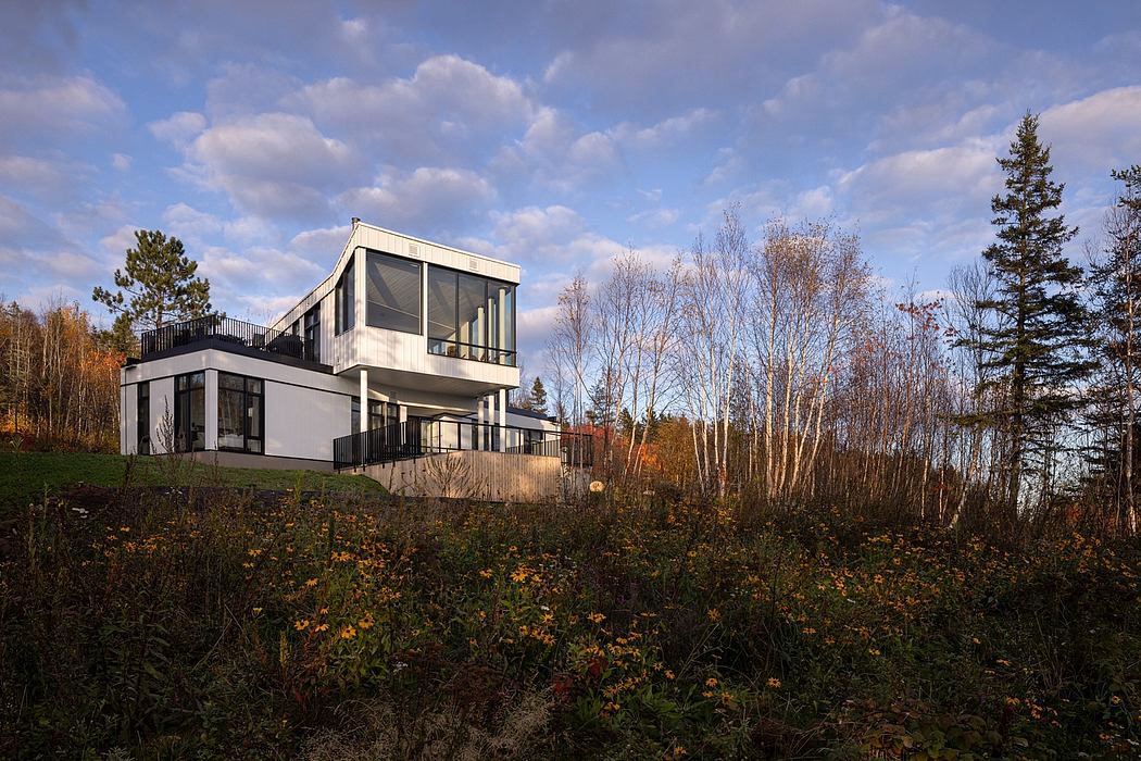 L’Embâcle: Living in the Landscape – A Hilltop Haven in Canada