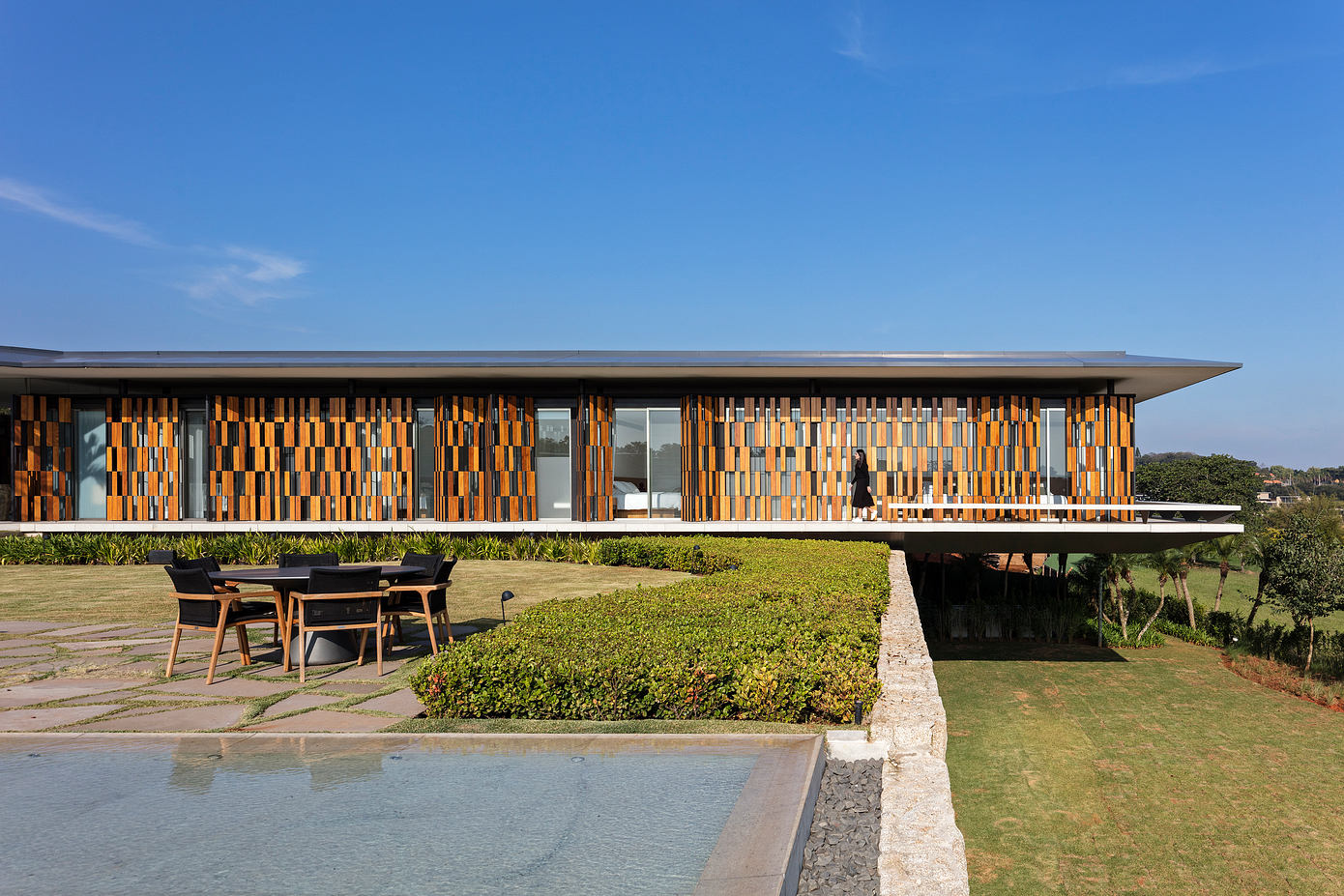 MJE House: Blending Luxury with Nature in Brazil’s Countryside