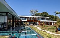 001-piedade-house-a-modern-vacation-home-oasis-in-brazil.jpg