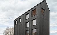 001-the-high-black-house-where-innovation-meets-traditional-freistadt.jpg