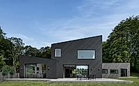 001-woodland-house-a-modern-eco-home-in-devon-by-ar-design-studio.jpg
