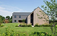 002-gray-house-polands-modern-architectural-marvel-in-swierczyniec.jpg