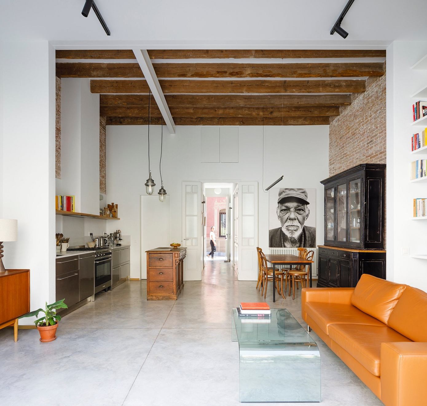 Passatge Roura: Transforming A 1930s Home in Barcelona