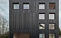 002-the-high-black-house-where-innovation-meets-traditional-freistadt.jpg