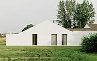 003-casa-pm-a-fresh-approach-to-suburban-living-in-italy.jpg