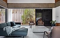 003-the-stoic-wall-residence-merging-indoors-with-the-tropical-outdoors.jpg